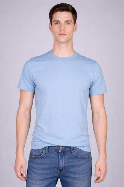 Regular fit t-shirt with classic round neck and short sleeves