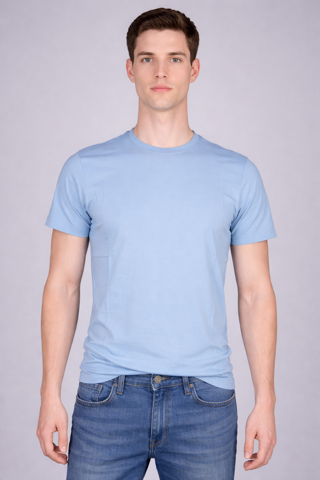 Regular fit cotton t-shirt with crew neckline Regular fit t-shirt with classic round neck and short sleeves