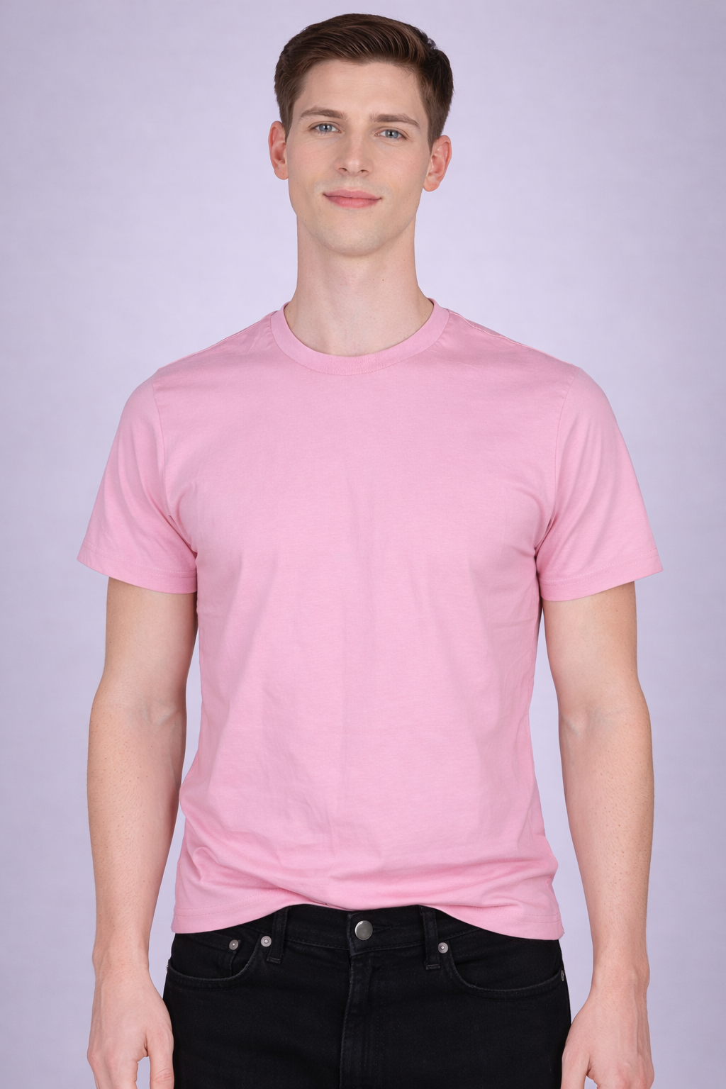 Regular size crew neck t-shirt with clean minimalist design