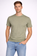 • Regular fit cotton t-shirt with soft fabric and round collar • Everyday regular size t-shirt with relaxed straight cut