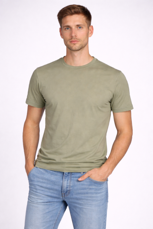 • Regular fit cotton t-shirt with soft fabric and round collar • Everyday regular size t-shirt with relaxed straight cut